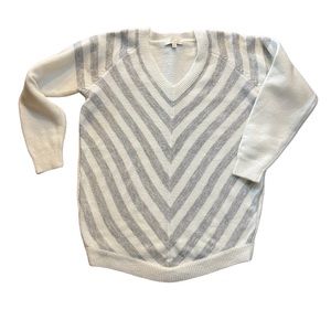 LIKE NEW Pinch Brand Sweater. SMALL